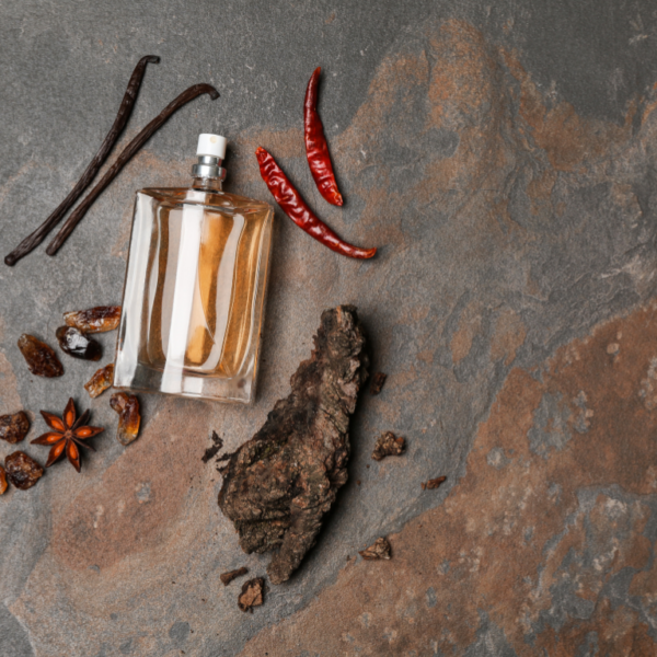 Ciepłe i zmysłowe: hipnotyzująca symfonia aromatów korzennych i przypraw w perfumach